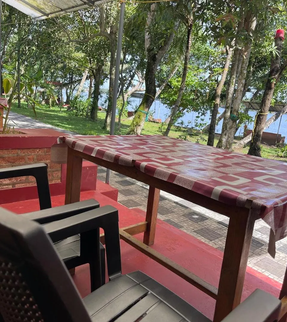 بيت ضيافة Ashtamudivillas كولاّم الهند